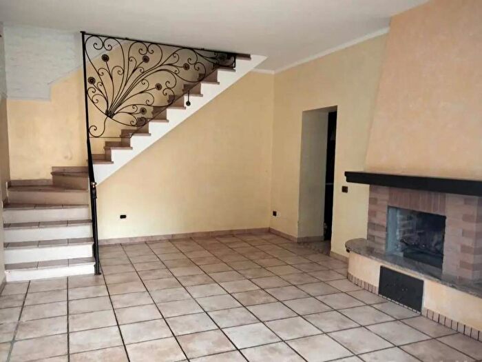 Appartamento trilocale in affitto in Vicolo Isola, Centro, Sannazzaro de Burgondi