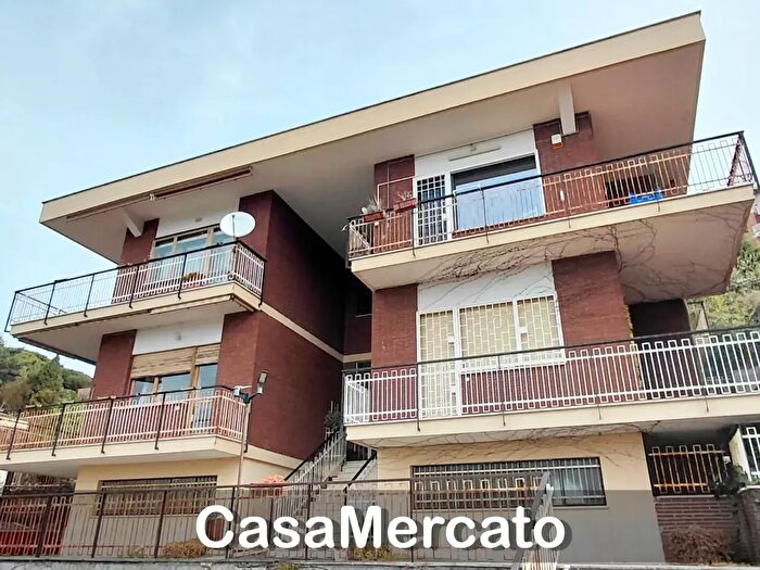 Appartamento trilocale in vendita in Via di Marino, Rocca Di Papa