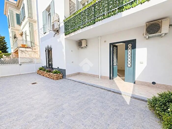 Appartamento quadrilocale in vendita in Via Posillipo, Napoli
