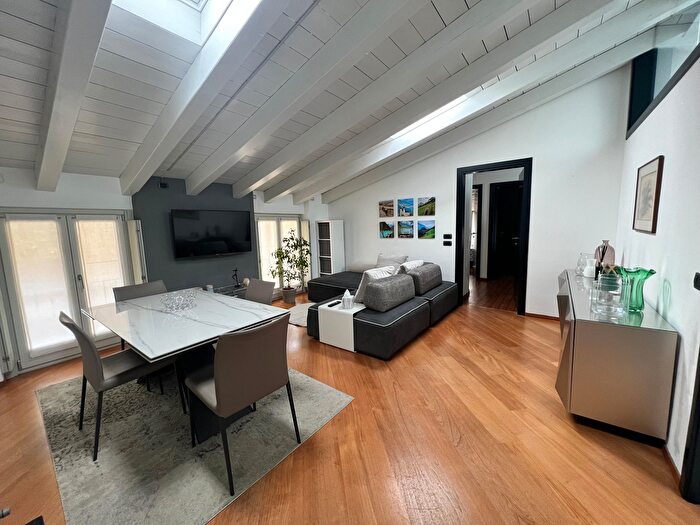 Appartamento trilocale in vendita in Via Bevilacqua, Brescia