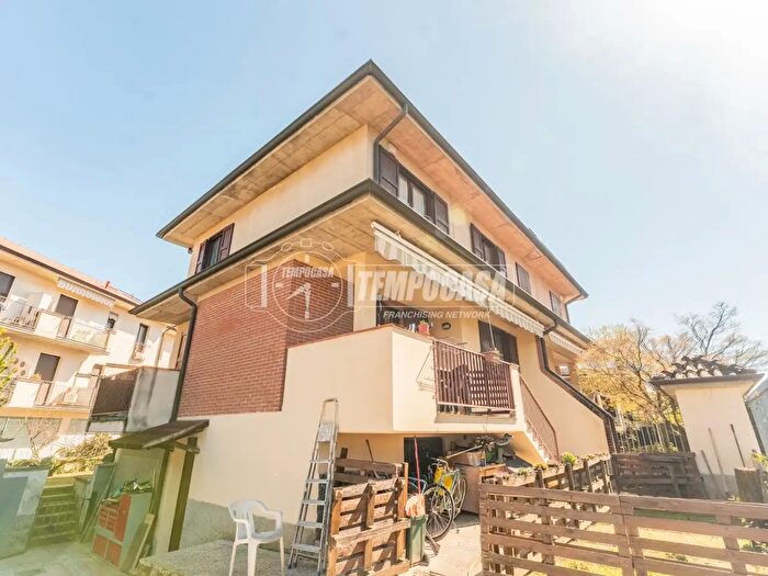 Casa quadrilocale in vendita in Via Fosse Ardeatine, Abbiategrasso