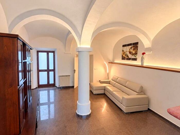 Appartamento con 5 locali in affitto in Centro, Signa
