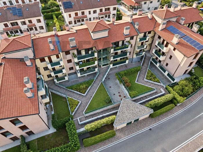 Appartamento bilocale in vendita in Via Don Silvio Coira, Basiglio