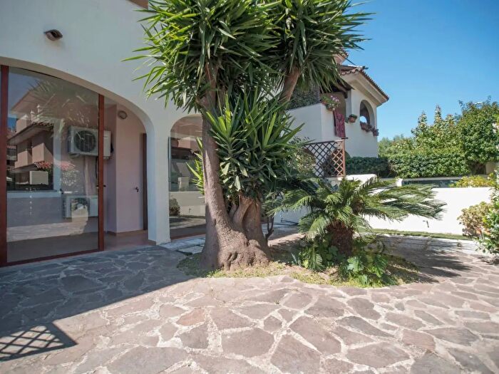 Appartamento trilocale in affitto in Via Irlanda, Olbia