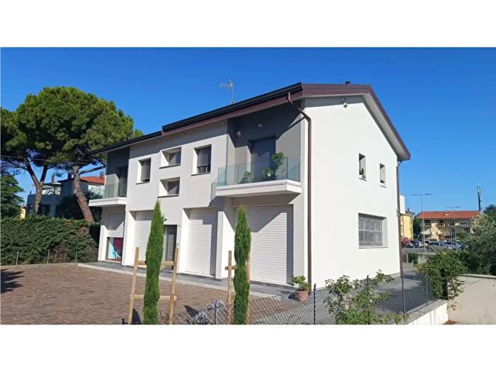 Casa con 10 locali in vendita in Via Giovanni Pascoli, Santarcangelo Di Romagna