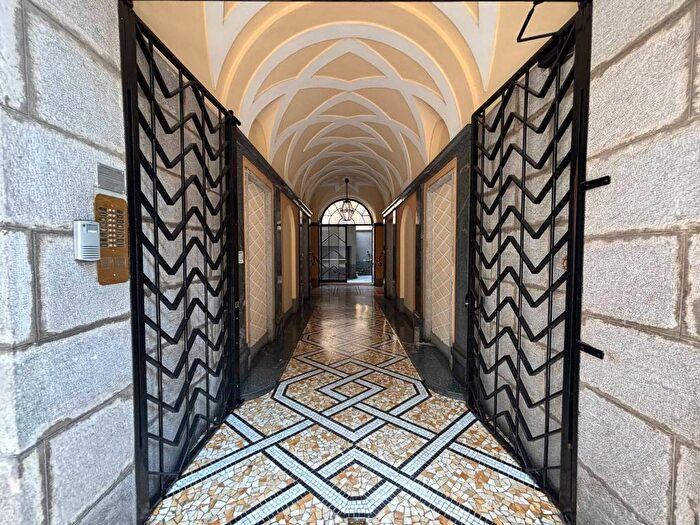 Appartamento trilocale in affitto in Via Mario Giuriati, Plebisciti Susa, Milano