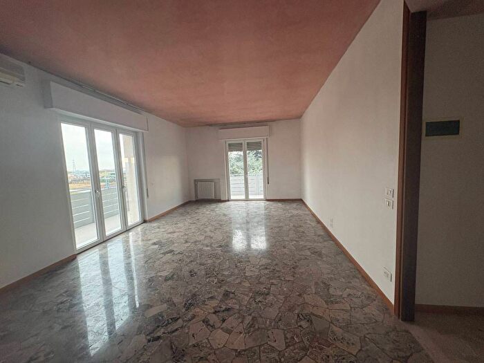 Appartamento quadrilocale in affitto in Via Camillo Benso di Cavour, Centro, Costabissara