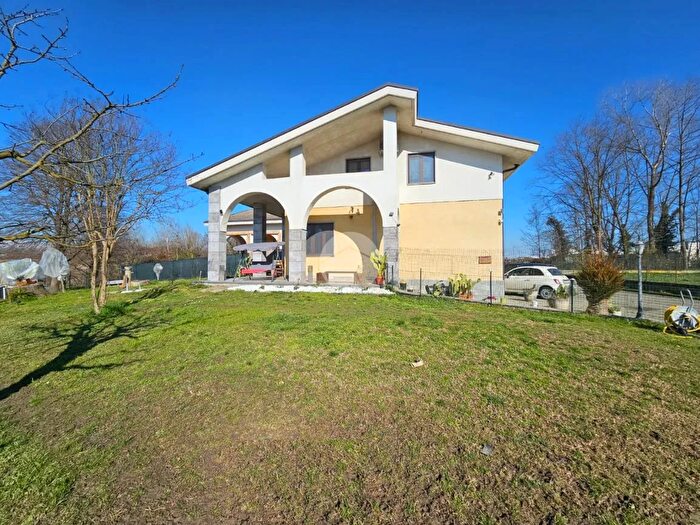 Casa con 9 locali in vendita in Via Angela Cappello, Torrazza Piemonte