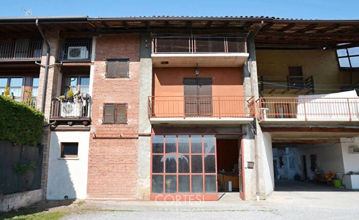 Casa con 8 locali in vendita in Via Giuseppe Mazzini Cenate Sotto, Cenate Sotto