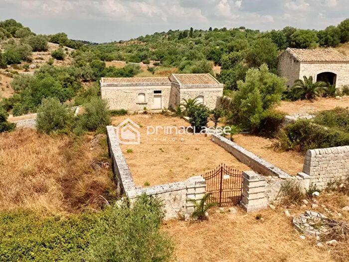 Casa con 5 locali in vendita in Modica