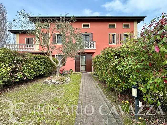 Casa con 6 locali in vendita in Via Enzo Palma, San Giovanni In Persiceto