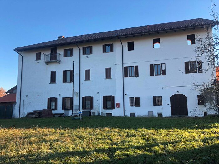 Casa con 10 locali in vendita in Località Garuschia, San Carlo Canavese