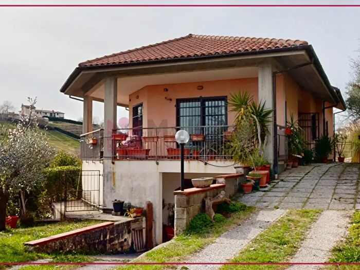 Casa con 5 locali in vendita in Via Villafranca, Rieti