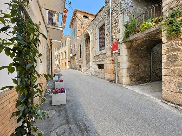 Appartamento trilocale in vendita in Via Umberto I, Sezze