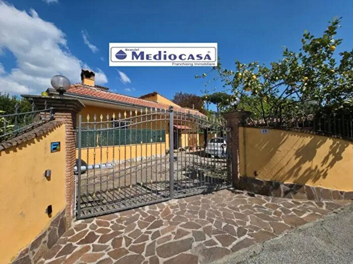 Appartamento trilocale in vendita in Via Colle Cagioli, Lariano