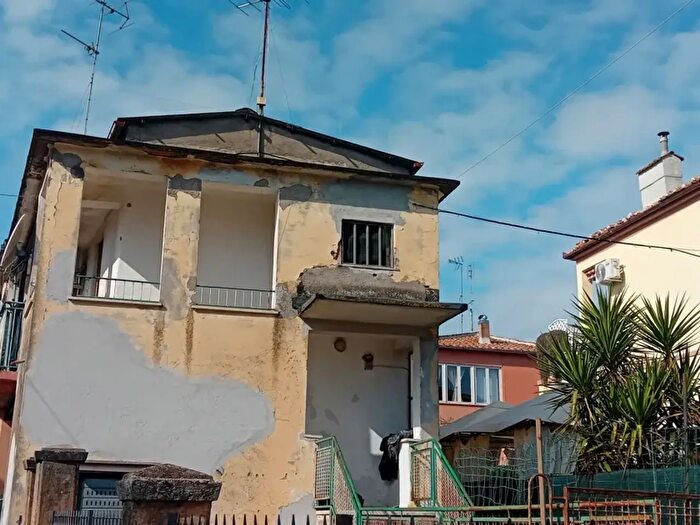 Appartamento trilocale in vendita in Via Giuseppe Petroni, Civita Castellana