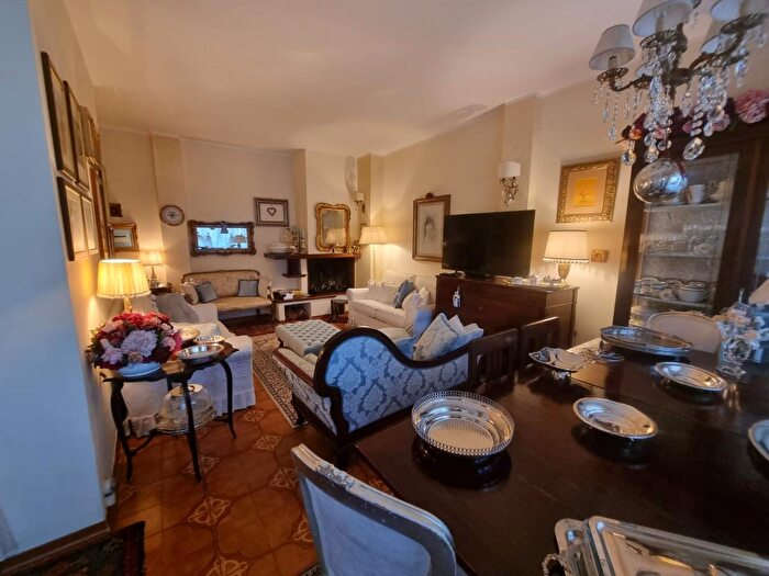 Appartamento con 6 locali in vendita in Massarosa