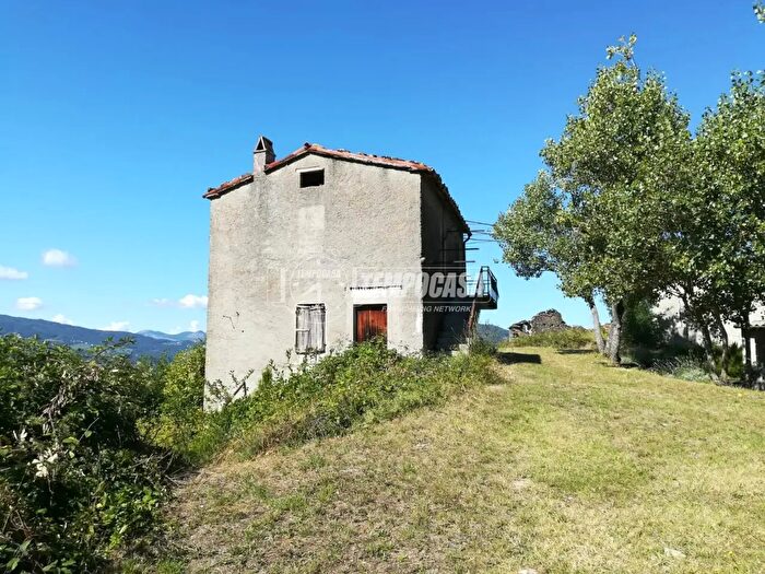 Casa quadrilocale in vendita in Frazione Recesio, Bettola
