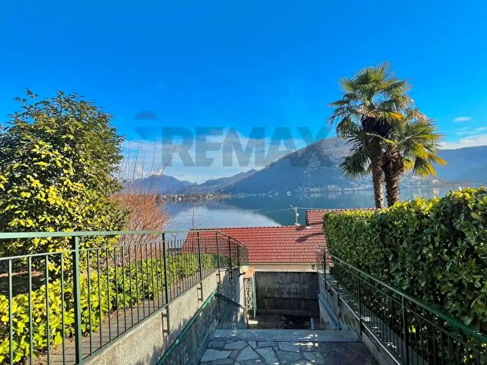 Appartamento bilocale in vendita in Lavena Ponte Tresa