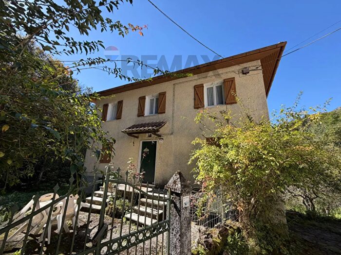 Casa con 11 locali in vendita in Localita' Calcinara, Rezzoaglio