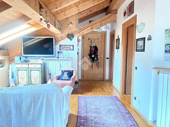 Appartamento trilocale in affitto in Via Uzza, Valfurva