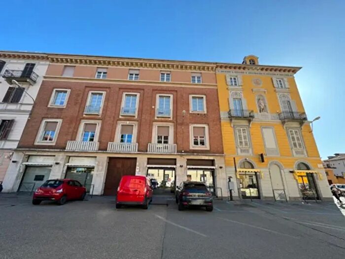 Appartamento con 6 locali in vendita in Piazza Maggio, Biella