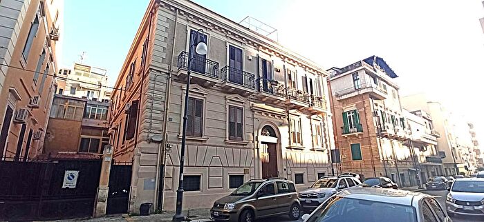 Appartamento quadrilocale in affitto in Via Filippini, Reggio Calabria