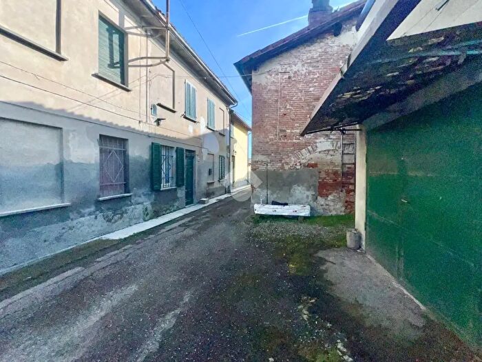 Casa quadrilocale in vendita in Colombaia dei Ratti, Broni