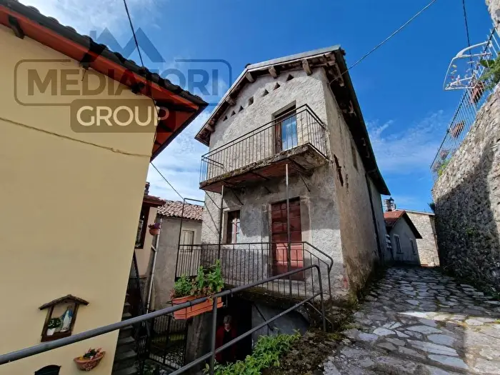 Casa quadrilocale in vendita in Via della Pace Rontano, Castelnuovo di Garfagnana