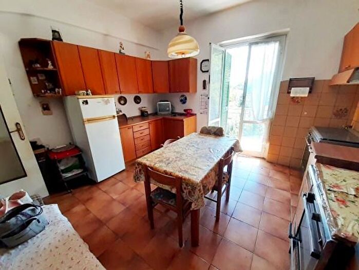 Appartamento quadrilocale in vendita in Neirone