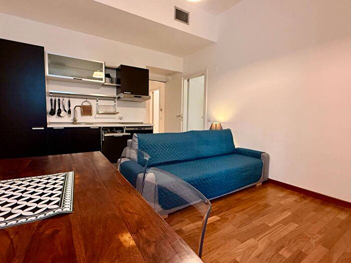 Appartamento bilocale in affitto in Piazza Arnoldo Mondadori, Quadronno Crocetta, Milano