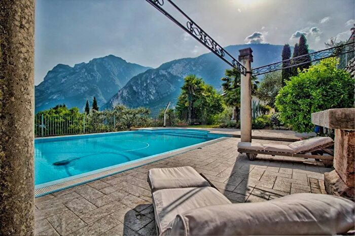 Casa con 7 locali in vendita in Tenno