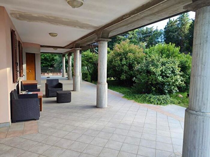 Casa con 6 locali in vendita in Meldola