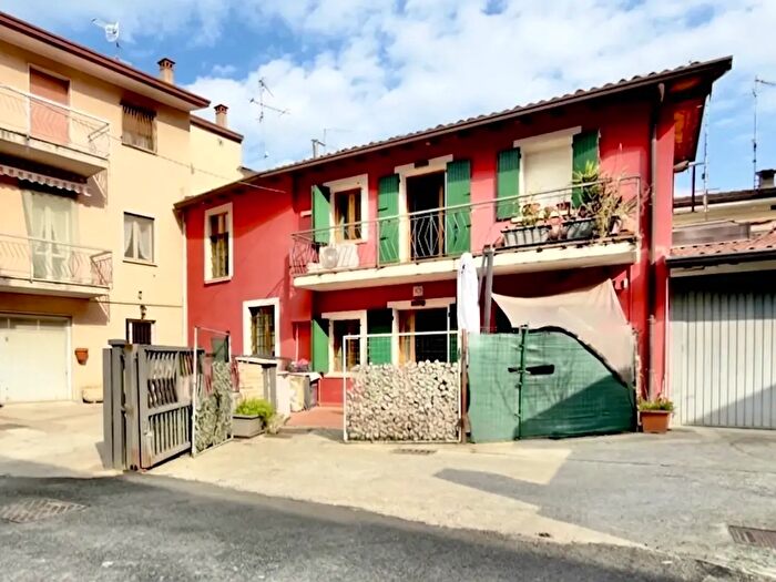 Casa trilocale in vendita in Vicolo Tito Speri, Rezzato