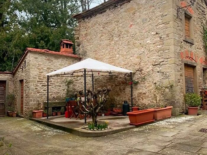 Casa quadrilocale in vendita in Pratovecchio Stia