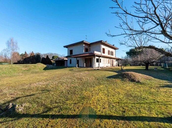 Appartamento trilocale in vendita in Via delle Querce San Giorgio Cascina Mirabello Venegono Superiore Varese Lombardia Italia, Venegono Superiore