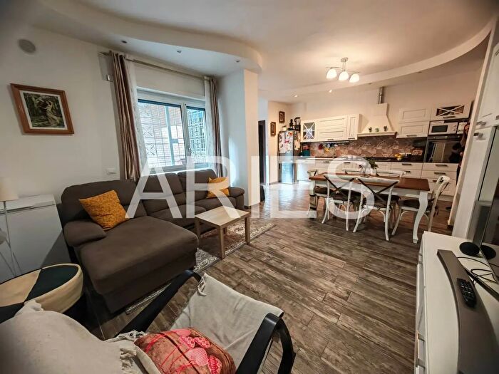 Appartamento trilocale in vendita in Via Ferdinando Acton, Roma