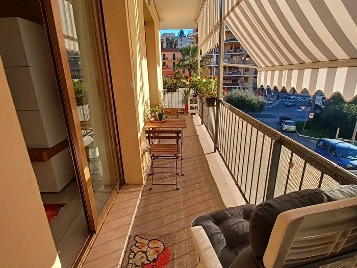 Appartamento trilocale in vendita in Via Z Massa, Sanremo
