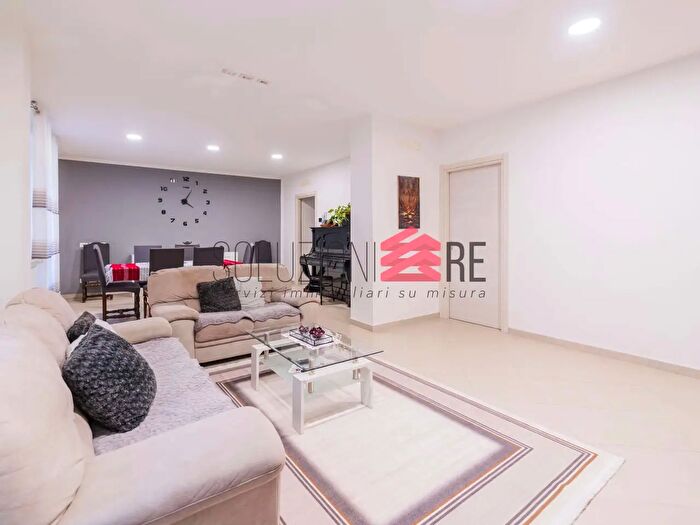 Appartamento con 6 locali in vendita in Corso Risorgimento, Novara