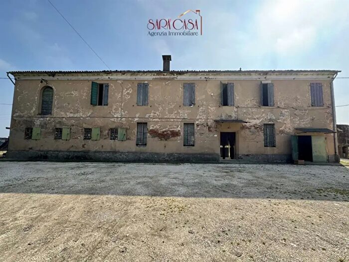 Casa con 8 locali in vendita in Cotignola