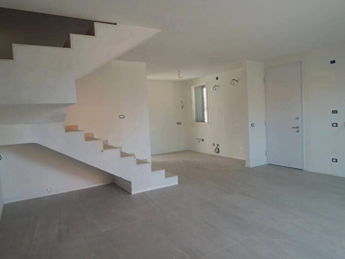 Casa con 5 locali in vendita in Via Manzolino Ovest Castelfranco Emilia Modena, Castelfranco Emilia