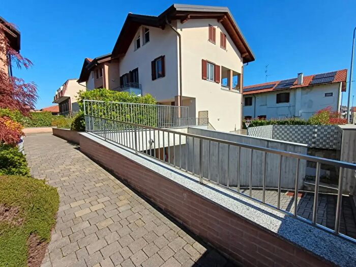 Appartamento trilocale in vendita in Via Verdi, Buscate