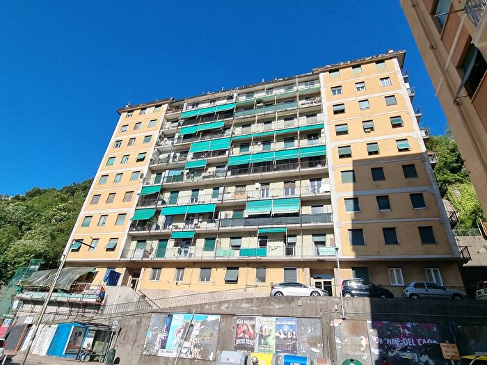 Appartamento con 5 locali in vendita in Via Piacenza a, Genova