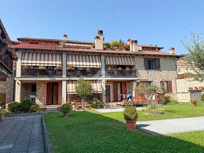 Appartamento trilocale in vendita in Vicolo del Levante, Cellatica