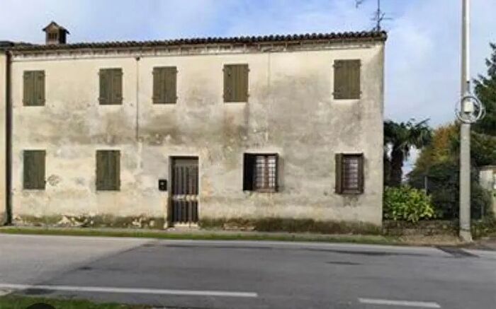 Casa con 5 locali in vendita in Volpago del Montello Via Dalmazia, Montebelluna