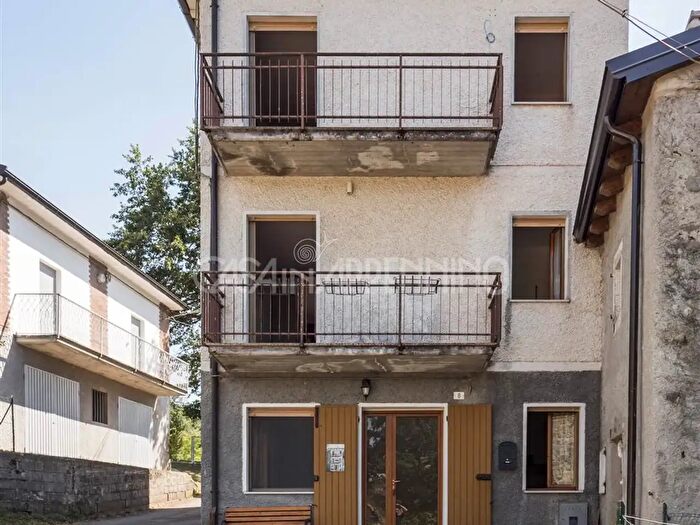 Casa quadrilocale in vendita in Frassinoro