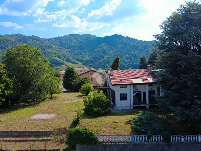 Casa con 7 locali in vendita in Via Messo, Villa D'Adda
