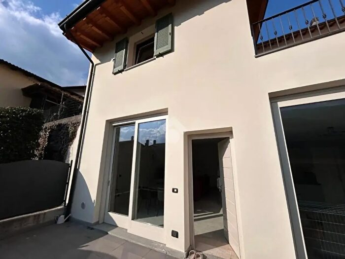 Appartamento trilocale in vendita in Via Dante Alighieri, Endine Gaiano