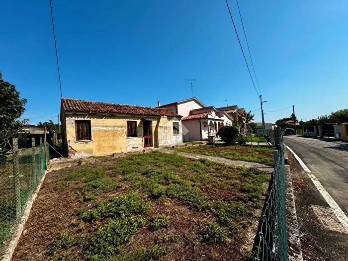 Casa trilocale in vendita in Via Mentana, Rovigo