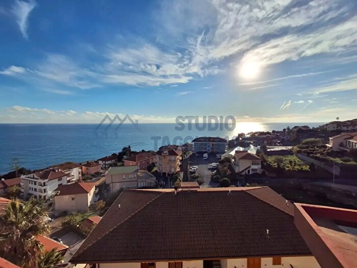 Appartamento trilocale in vendita in Piani Paorelli, Costarainera